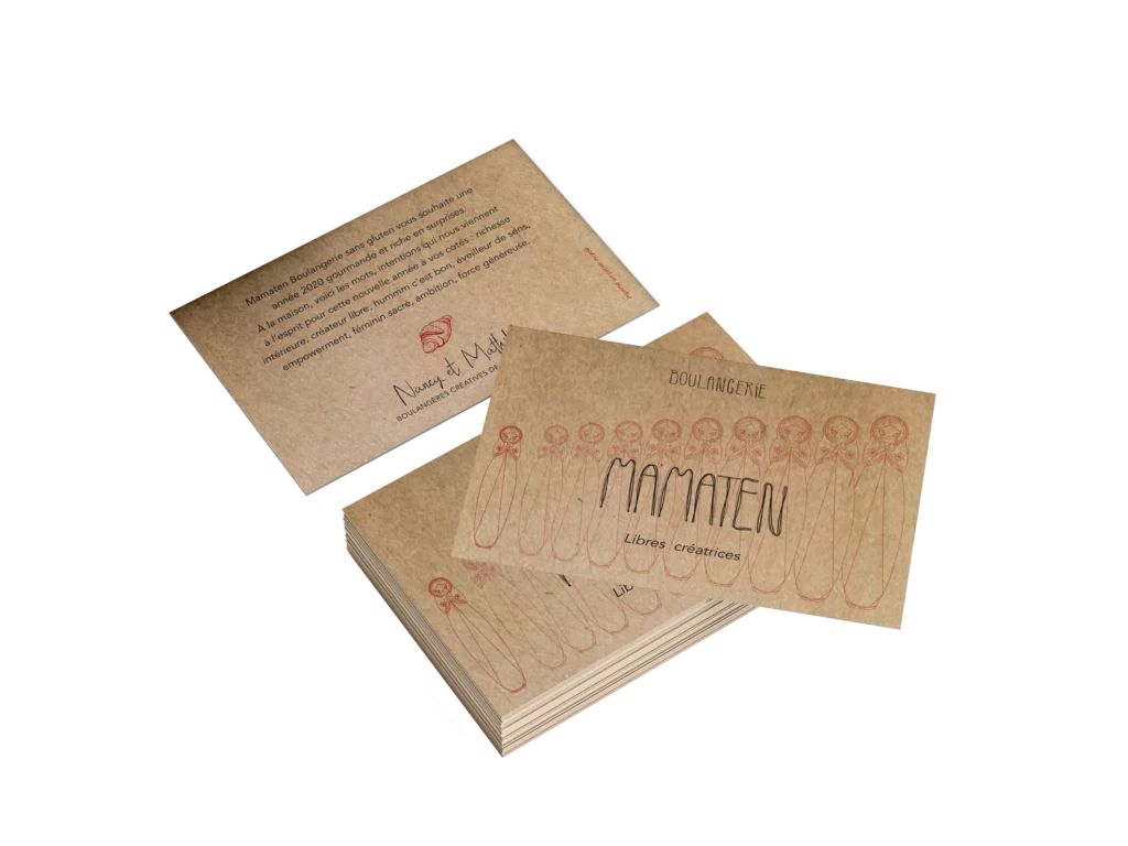 Cartes de vœux en kraft de la boulangerie Mamaten avec des illustrations bordeau de poupées russes
